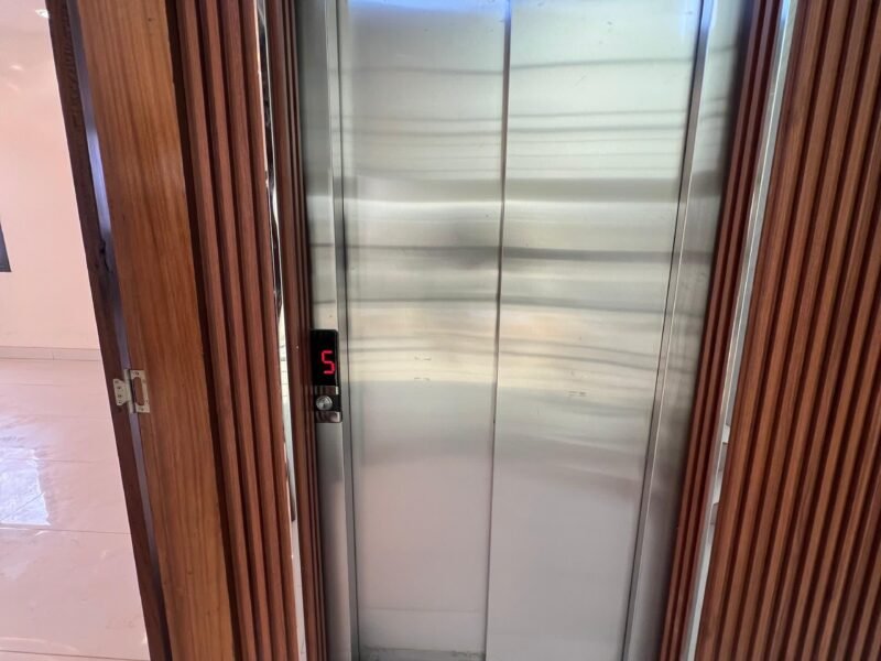 INVESTISSEMENT IMMOBILIER DAKAR : Immeuble R+7 Angle à Ngor Almadies – 850 M FCFA – Titre Foncier Individuel