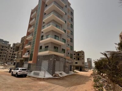 INVESTISSEMENT IMMOBILIER DAKAR : Immeuble R+7 Angle à Ngor Almadies – 850 M FCFA – Titre Foncier Individuel