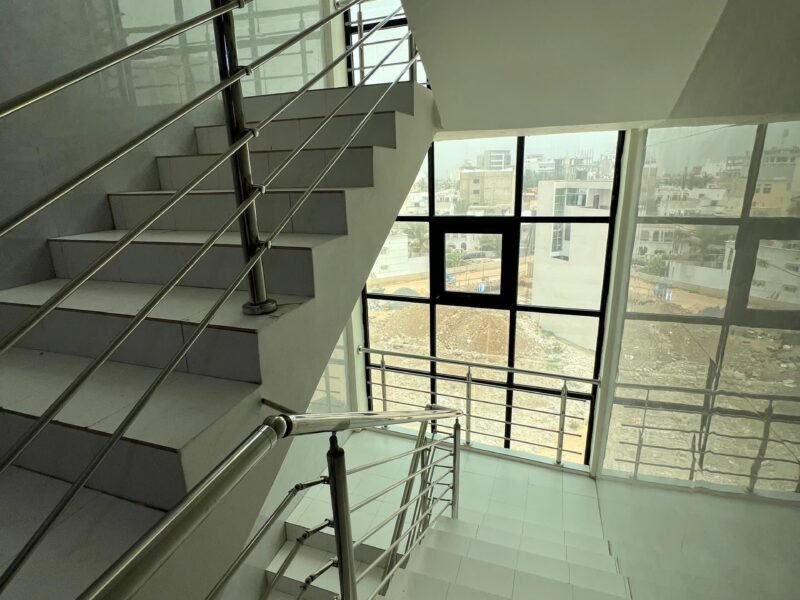 INVESTISSEMENT IMMOBILIER DAKAR : Immeuble R+7 Angle à Ngor Almadies – 850 M FCFA – Titre Foncier Individuel